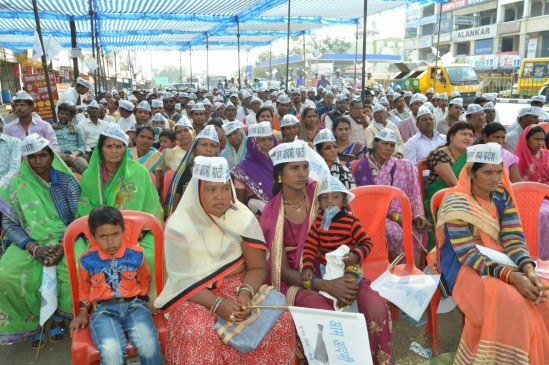 Aam aadmi party members protest against electricity bills