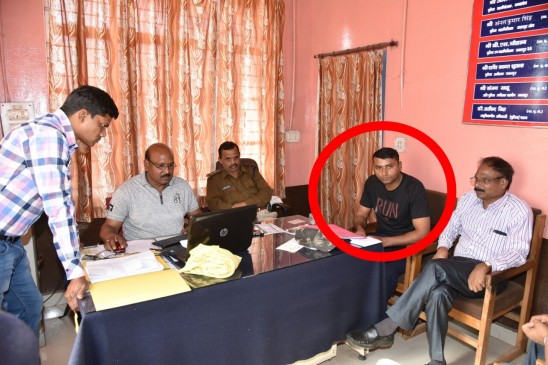 ASI arrested for taking bribe of five thousand