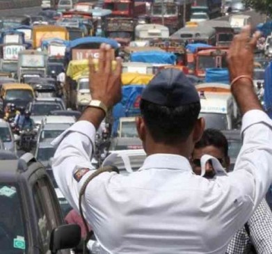 Bombay HC to traffic Police Manage traffic rather than talking on mobile