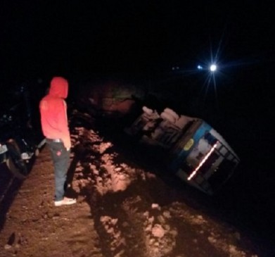 Chhindwara : bus collides with tree in returning from fair, 15 injured