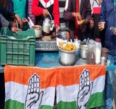 Congressman arrested before frying pakoda, Shivsena also attacked