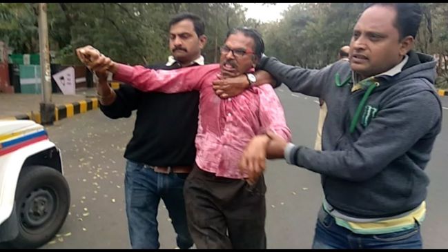 Dismissal Employees try to suicide front CM Bungalow, 5 arrests