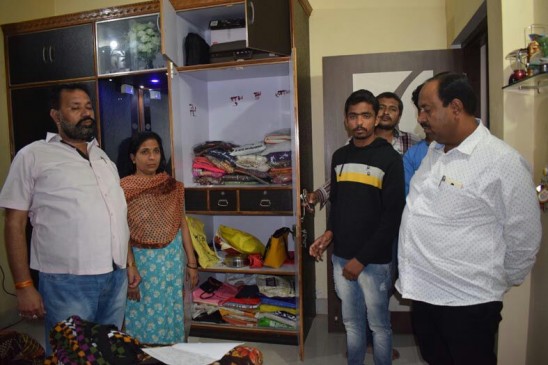 Lakhs rupees cash and stolen of 18 lakh rupees jewel