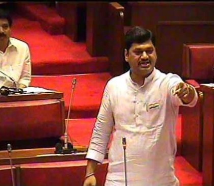 Maharashtra assembly Opposition leader Dhananjay Munde protest of Governors speech