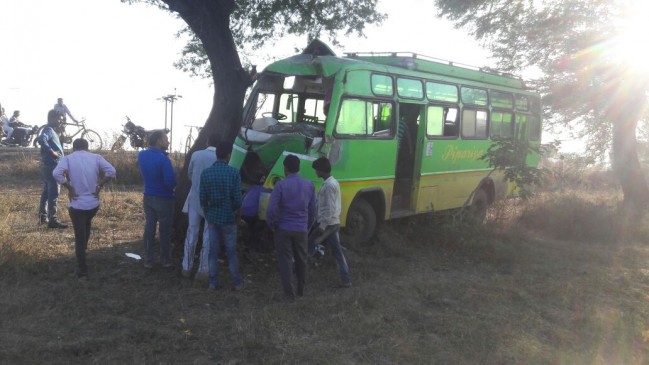 Passenger bus accident in jabalpur district, 21 people injured