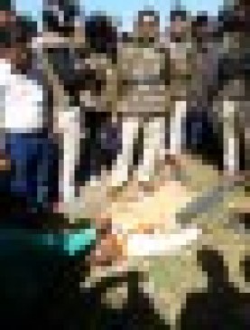 Police killed auto driver in publicly, body thrown on road