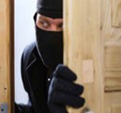 Theft In the house of a textile trader in Shivnagar, Jabalpur