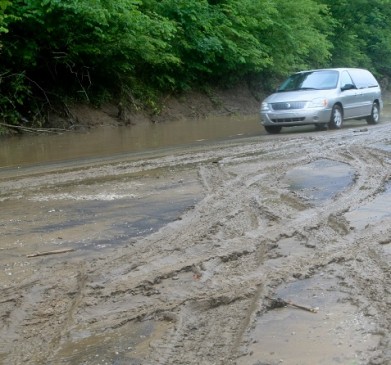 Traveling between Siddhi-Singrauli on NH-75 is very dangerous
