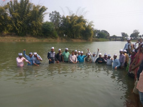 water movement of Health contract workers against government