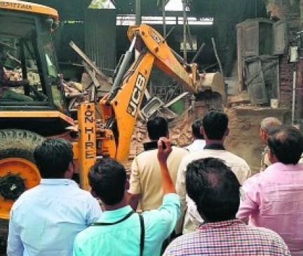 52 shops smashing for Metro, shoppers scolded when bulldozers arrive