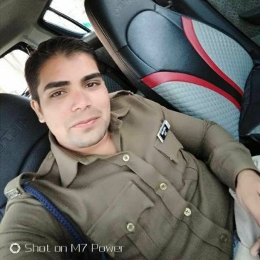 A police constable died in road accident from truck in balaghat