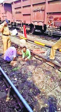 A young man was cut off by train at Nandubhar railway station