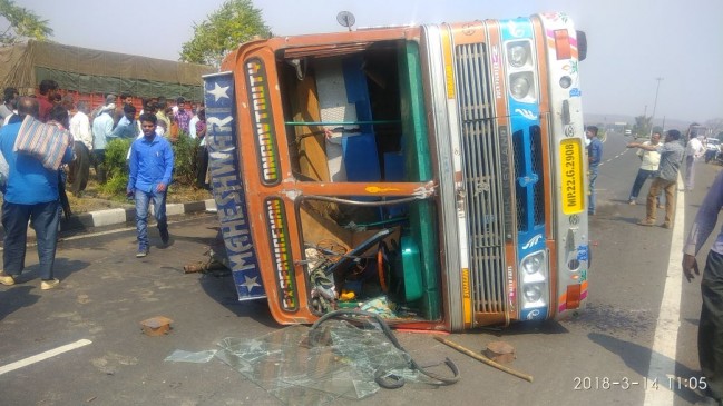Borewell pipe loaded truck accident in seoni, two died and five injured