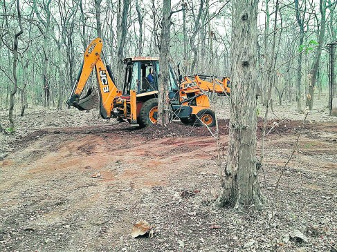bulldozers runs in reserve forest range without permission in nagpur