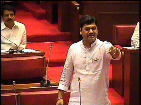 Dhananjay Munde demands minority status of Lingayat Samaj in Maharashtra