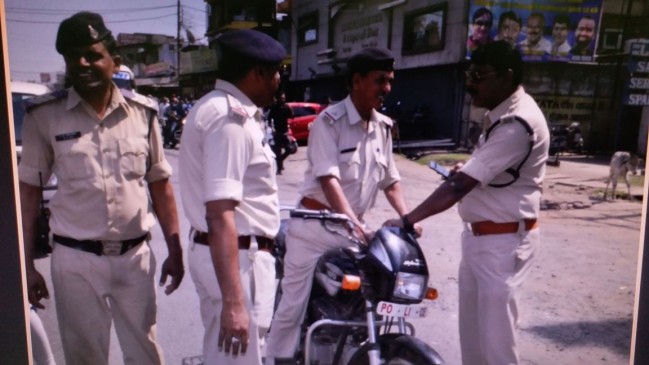 Fine against 85 policemen without helmet in jabalpur district mp