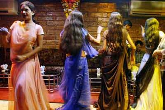 girls dancing in the bar 15 arrested including manager