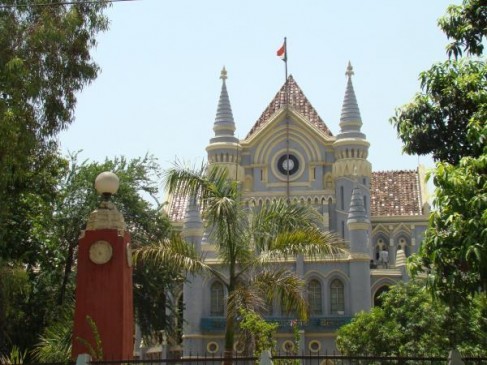 High Court directed the ban on Kursh-turing the government land High Court directed the ban on Kursh-turing the government land