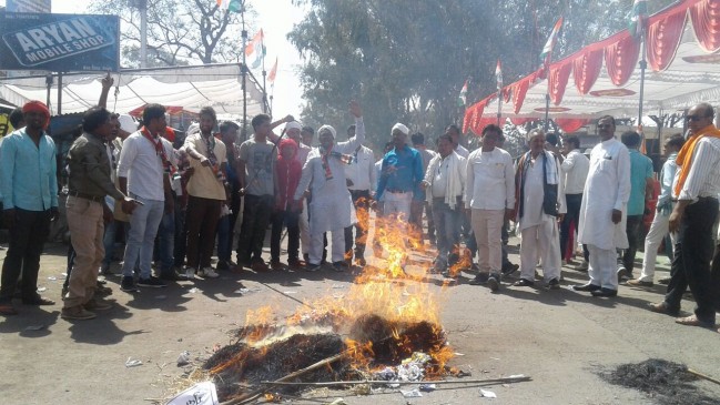 ministers dummy burned to save coal mine, public outrage rally from Tansi
