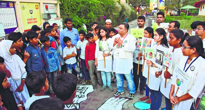 naagpur is sunk in color: People are celebrating eco-friendly Holi