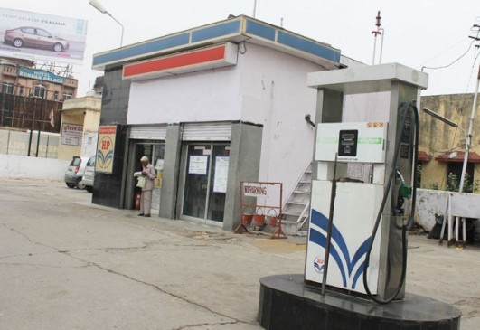 Petrol pump toilets can not be made public- Bombay high court