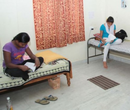 Rumors of ghost in govt girls hostel satna, girls ill continues