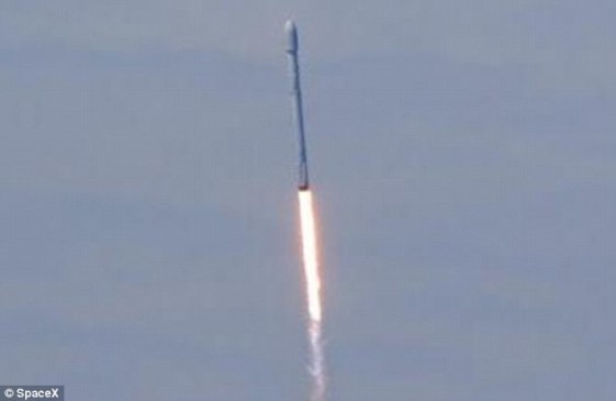 spacex falcon 9 rocket caused huge 900 km hole 