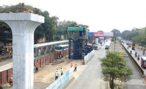 Temperary solar operated signal seems to be controlling Nagpur