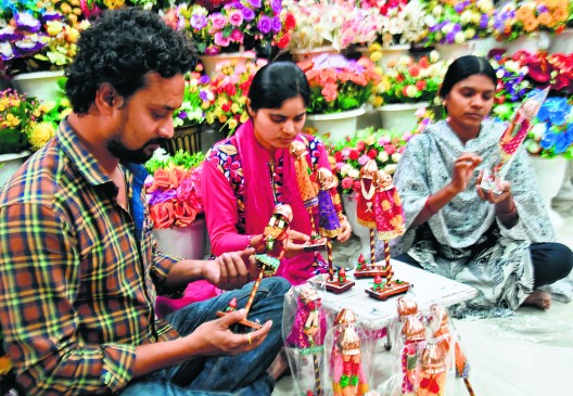 The special festival of Maharashtrians is Guddi Padwa