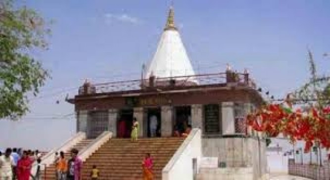 The woman died on the steps of the Maihar Sharda Temple