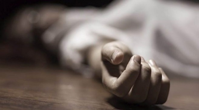 woman committed suicide in front of the train in Nagpur