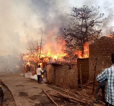 अमरावती में आग से 50 मकान खाक, लाखों का नुकसान