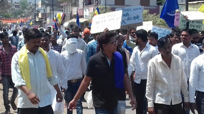 Breakthrough arson during closing, clash with merchants from many places
