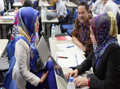 CASIO contributes to mathematics education of emerging country
