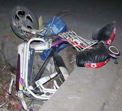 china hit and run case, a man hit his wife and son from car