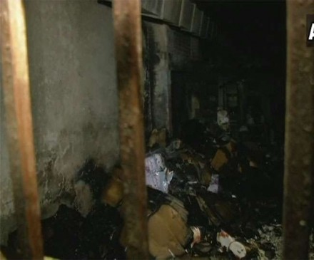 दिल्ली: नवादा में क्रॉकरी फैक्ट्री में आग, 2 मजदूरों की मौत