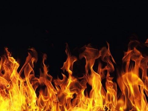 Garbage fire reached near petrol pump half dozen vehicle burnt