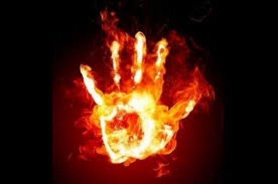 Girlfriend called by phone, brother put gasoline and set fire to lover