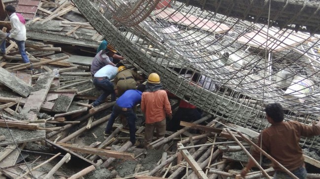 जबलपुर में बन रही होटल गिरी, 23 मजदूर दबे, 2 की मौके पर मौत