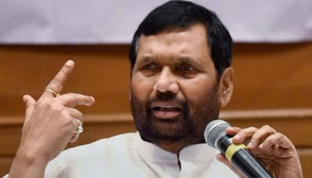 Immediately stop the cleaning of sewer by hand: Ramvilas Paswan
