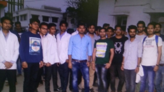 Junior doctors made the soldier hostage, beaten-up, medical hospital