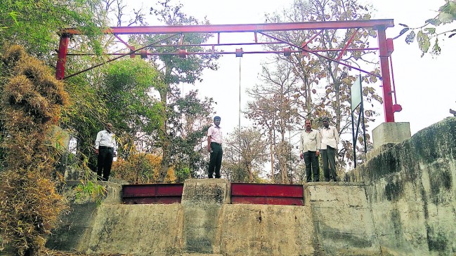Lifting device is awesome, dams remain water fulled