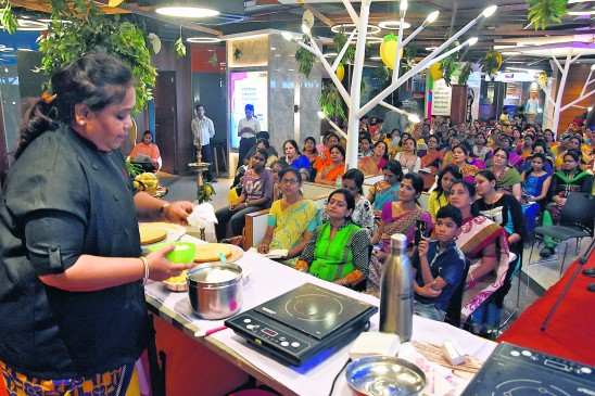 Mango festival organised in Orange City, Mayor Nanda Jichkar inaugurated