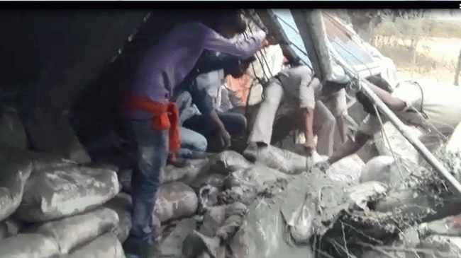 MP Eight die as truck overturns and falls on them in jabalpur
