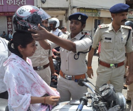 no Scolding, no fine, no challan, only helmet, friendly policing