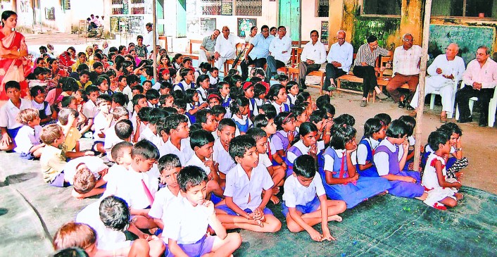Now Students 2 school uniforms will be made available in 600 rupees