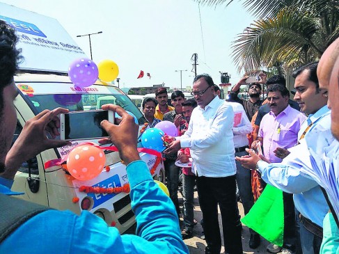 Now the government distributes LED bulbs from the mobile van