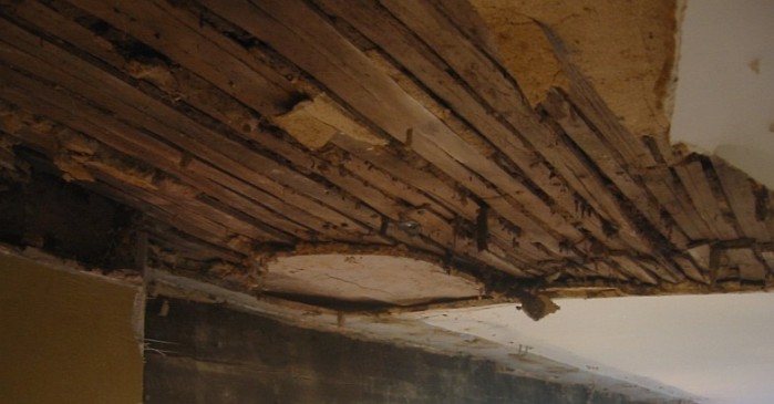 Plaster of ceiling of class room dropped, student injured in jabalpur
