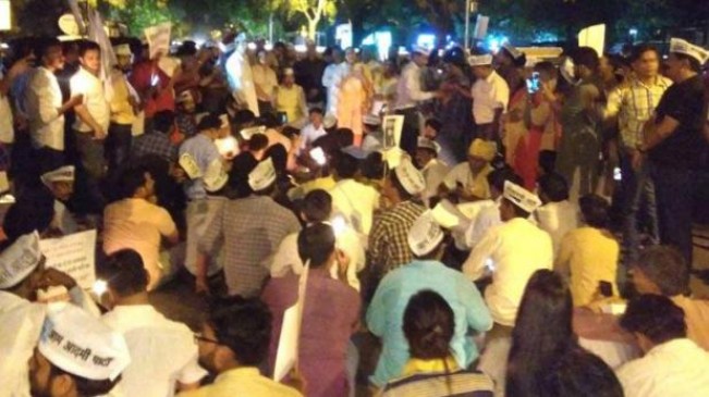 कठुआ-उन्नाव गैंगरेप- दिल्ली के जंतर-मंतर पर जनता का प्रदर्शन