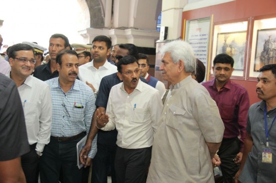 Railway state Minister Sinha inspected Art Gallery on station